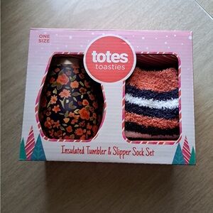 Totes Toasties Tumbler and plush socks set